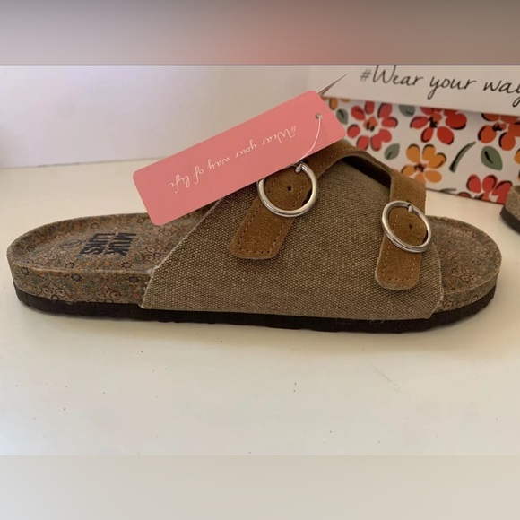 MUK LUKS Tan Buckle-Accent Valerie Terra Turf Sandal- Women Size 9 Women Sandals - Picture 4 of 13